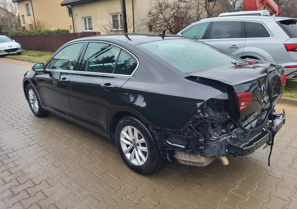 Volkswagen Passat cena 81500 przebieg: 37900, rok produkcji 2022 z Warszawa małe 667